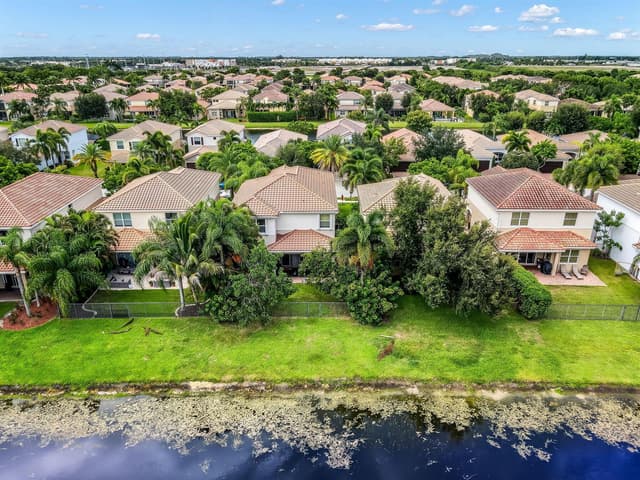 8292 Calabria Lakes Drive, Boynton Beach FL 33473 - Boynton Beach, FL - Photo 4