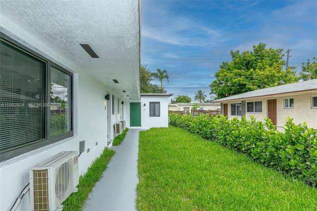 6125 SW 40th Ct, Miramar FL 33023 - Miramar, FL - Photo 3