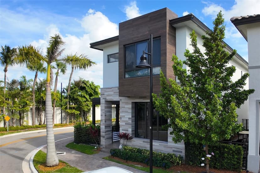 8002 NW 43rd St, Doral FL 33166