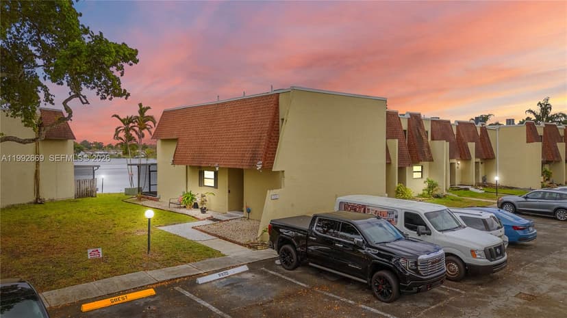 8920 Palm Tree Ln # 8920, Pembroke Pines FL 33024