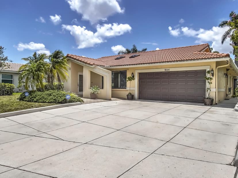 7625 Sunflower Drive, Margate FL 33063