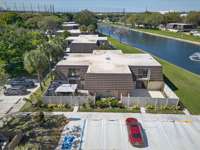 7811 78th Way, West Palm Beach FL 33407 - West Palm Beach, FL - Photo 2