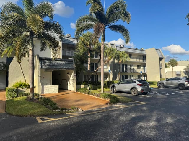 4832 Esedra Court # 106, Lake Worth FL 33467 - Lake Worth, FL - Photo 2