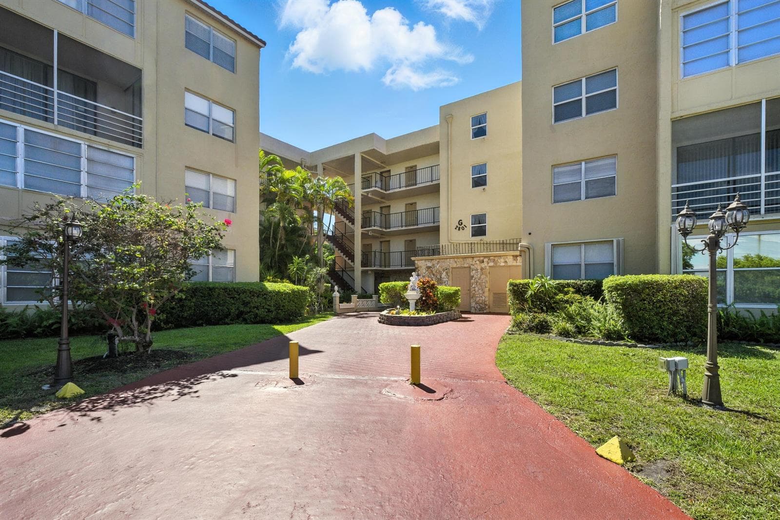 2801 Somerset Drive # 101, Lauderdale Lakes FL 33311 - Lauderdale Lakes, FL - Photo 1