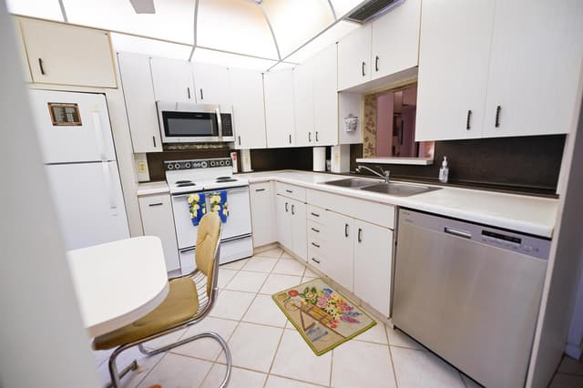 2901 Victoria Circle # J1, Coconut Creek FL 33066 - Coconut Creek, FL - Photo 7