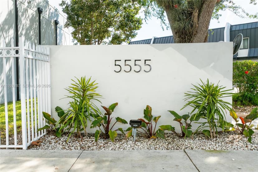 5555 Ludlam Rd # 46, South Miami FL 33155