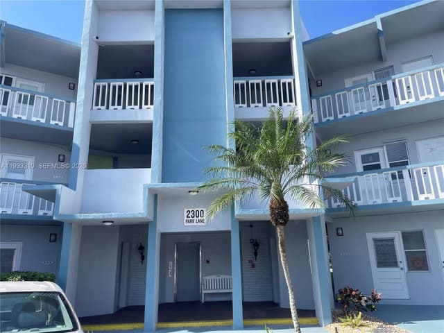 2300 Park Ln # 208, Hollywood FL 33021 - Hollywood, FL - Photo 2
