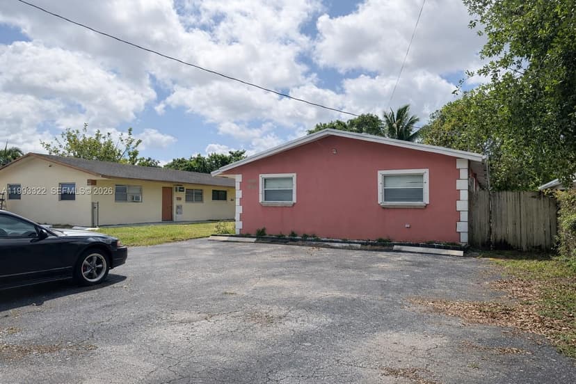 5644 Pierce St, Hollywood FL 33021