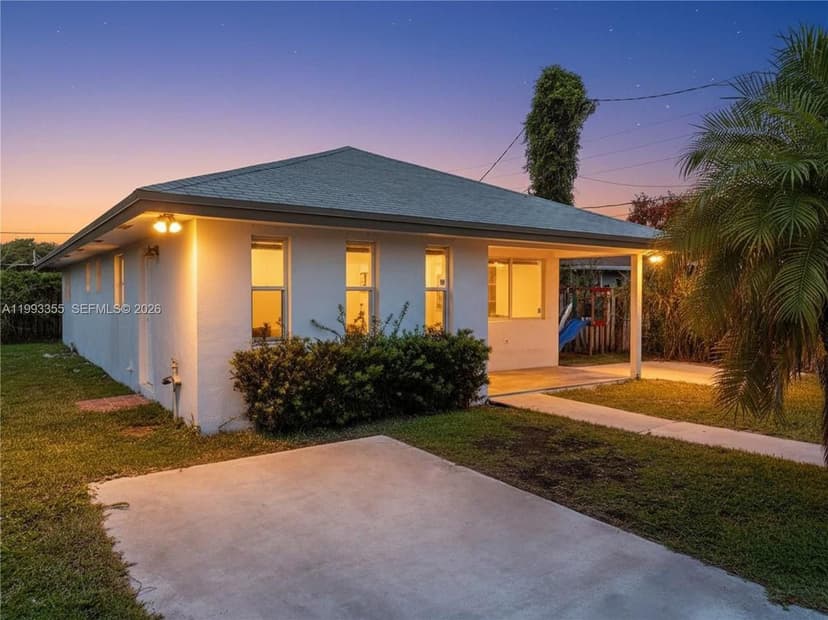 1616 NW 7th Pl, Florida City FL 33034