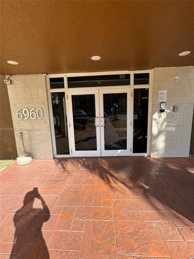 6960 Miami Gardens Dr # 516, Hialeah FL 33015 - Hialeah, FL - Photo 2