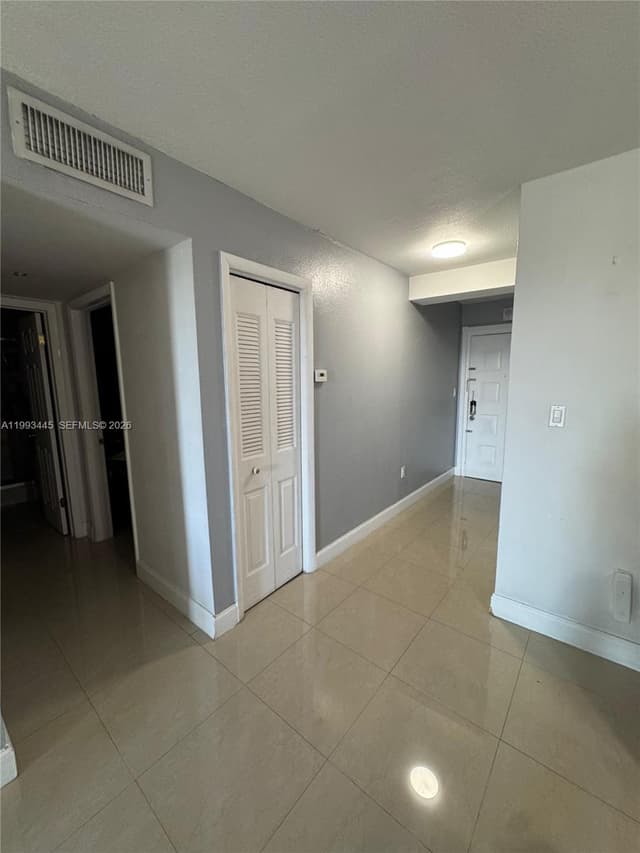 6960 Miami Gardens Dr # 516, Hialeah FL 33015 - Hialeah, FL - Photo 5