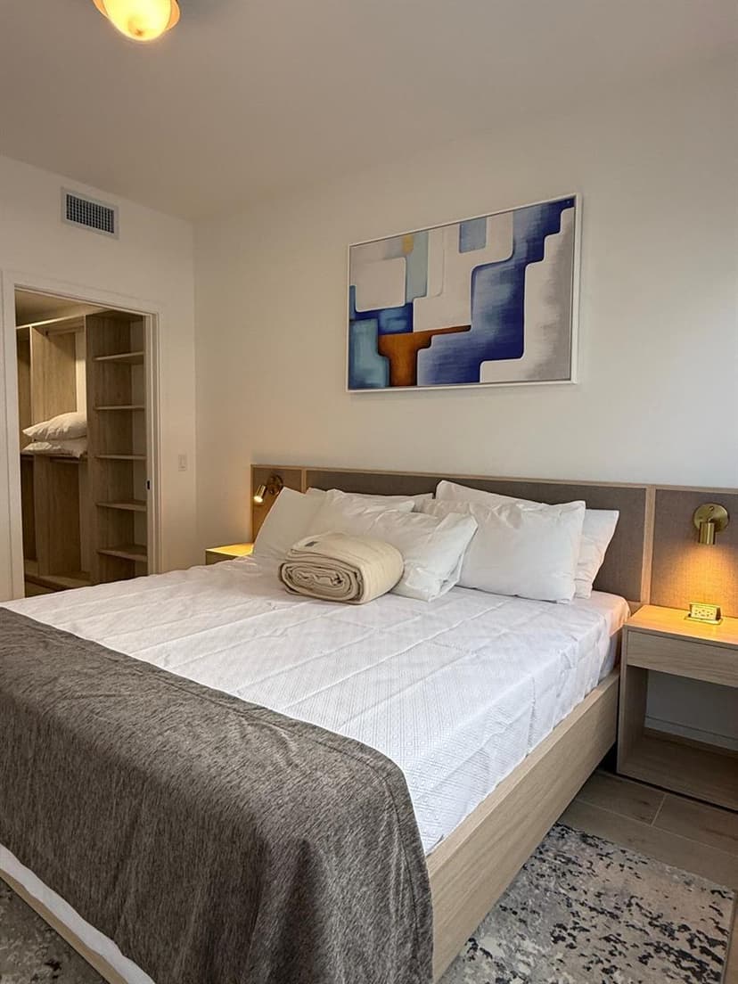 225 N Miami Avenue # 910, Miami FL 33128