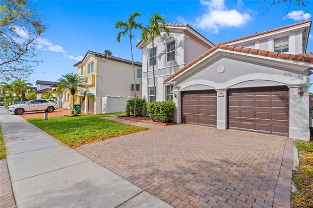 18140 NW 90th Ave, Hialeah FL 33018 - Hialeah, FL - Photo 2