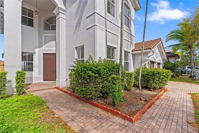 18140 NW 90th Ave, Hialeah FL 33018 - Hialeah, FL - Photo 3