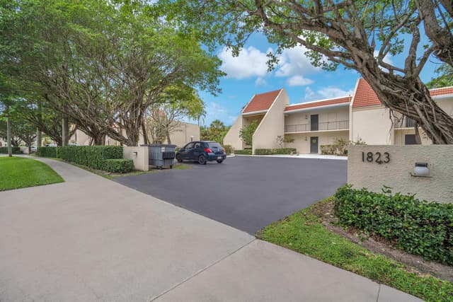 1823 Presidential Way # E101, West Palm Beach FL 33401 - West Palm Beach, FL - Photo 2