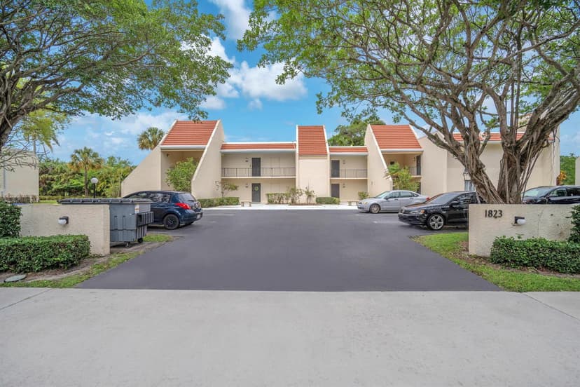 1823 Presidential Way # E101, West Palm Beach FL 33401