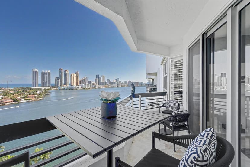 3600 Mystic Pointe Drive, Aventura FL 33180