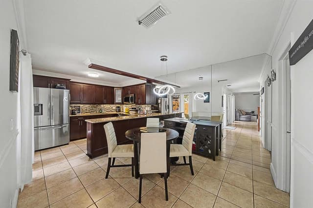 149 Lake Arbor Drive, Palm Springs FL 33461 - Palm Springs, FL - Photo 7