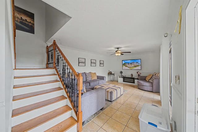 149 Lake Arbor Drive, Palm Springs FL 33461 - Palm Springs, FL - Photo 3