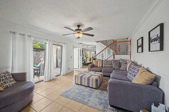 149 Lake Arbor Drive, Palm Springs FL 33461 - Palm Springs, FL - Photo 5
