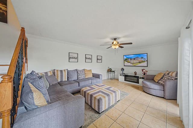 149 Lake Arbor Drive, Palm Springs FL 33461 - Palm Springs, FL - Photo 4