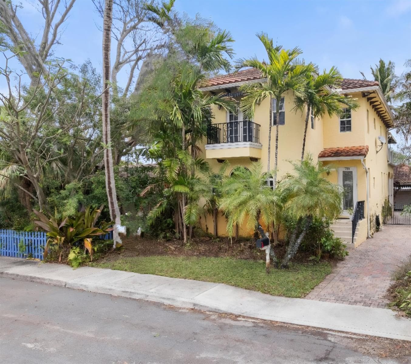 218 N Palmway, FL 33460 - Photo 1