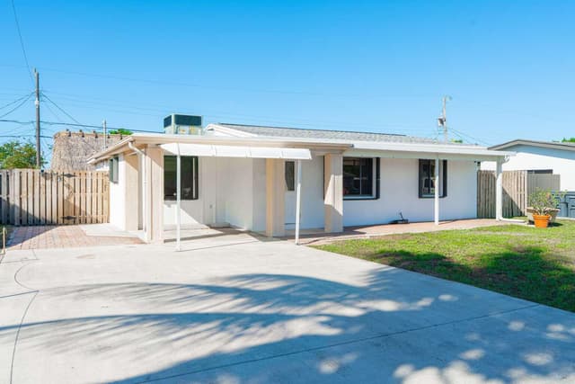 3110 Scanlan Avenue, Lake Worth FL 33461 - Lake Worth, FL - Photo 3