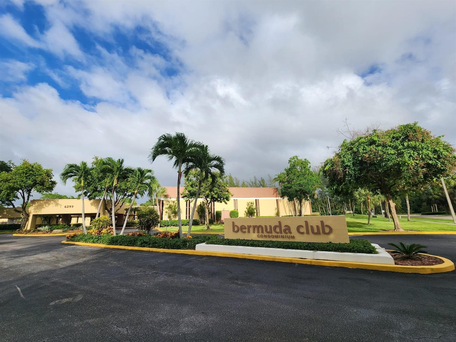 5851 NW 62nd Avenue # 105, Tamarac FL 33319 - Tamarac, FL - Photo 1