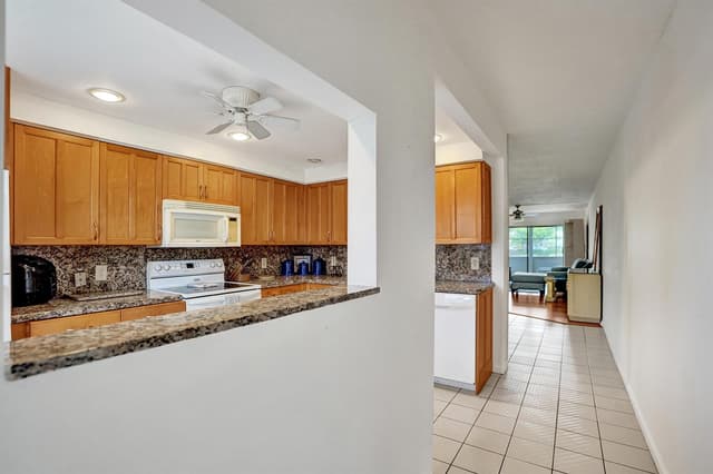1020 Lincoln, Boca Raton FL 33434 - Boca Raton, FL - Photo 3