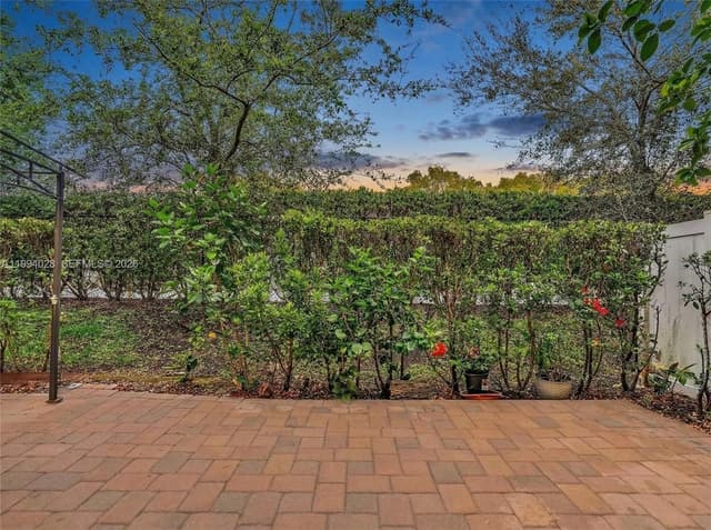 20973 NW 1st Dr, Pembroke Pines FL 33029 - Pembroke Pines, FL - Photo 2