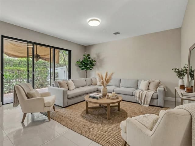 20973 NW 1st Dr, Pembroke Pines FL 33029 - Pembroke Pines, FL - Photo 5