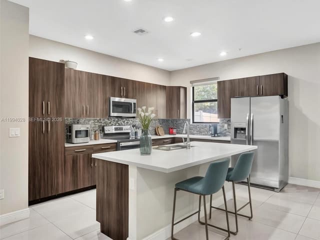 20973 NW 1st Dr, Pembroke Pines FL 33029 - Pembroke Pines, FL - Photo 4