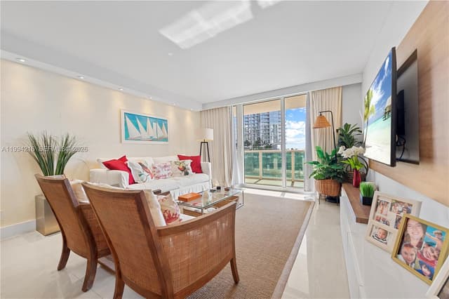 100 Bayview Dr # 507, Sunny Isles Beach FL 33160 - Sunny Isles Beach, FL - Photo 2