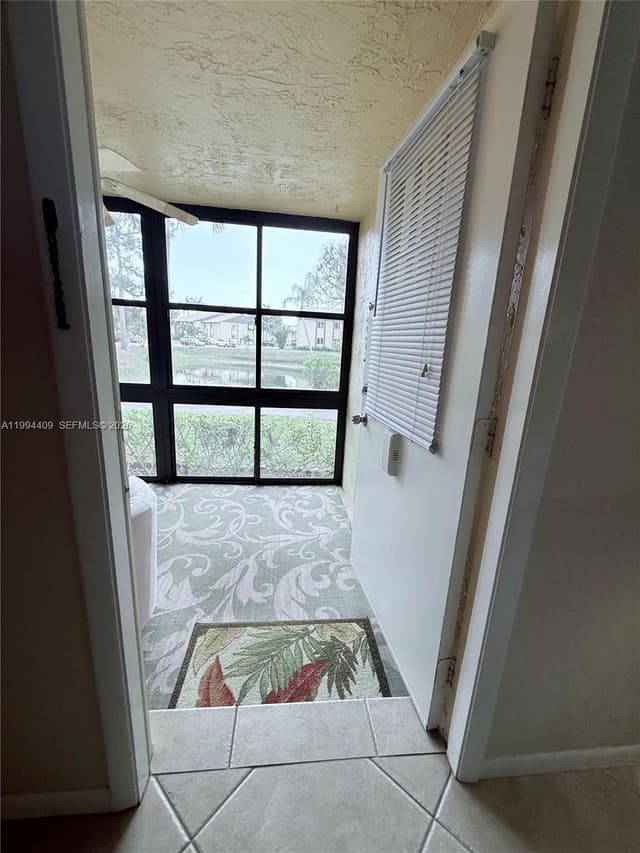 340 Pine Ridge Cir # 1, Green Acres FL 33463 - Green Acres, FL - Photo 6