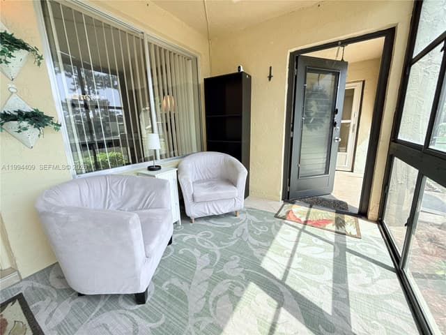 340 Pine Ridge Cir # 1, Green Acres FL 33463 - Green Acres, FL - Photo 4