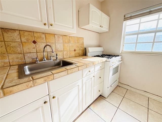 555 SW 16th Ave # 11, Miami FL 33135 - Miami, FL - Photo 7