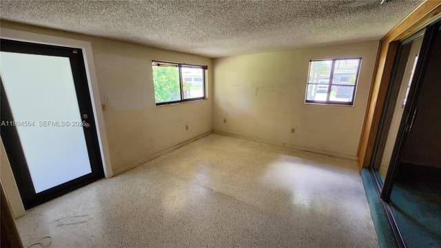 6241 NW 110th St, Hialeah FL 33012 - Hialeah, FL - Photo 7