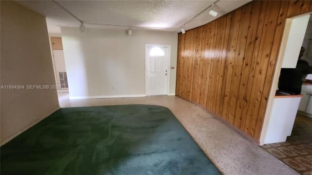 6241 NW 110th St, Hialeah FL 33012 - Hialeah, FL - Photo 5