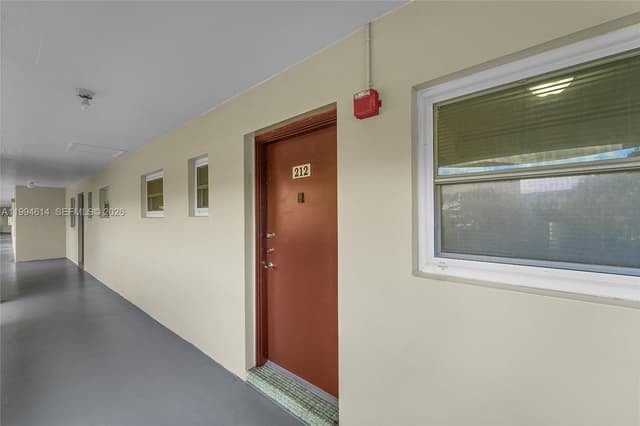 3090 NW 46th Ave # 212C, Lauderdale Lakes FL 33313 - Lauderdale Lakes, FL - Photo 2
