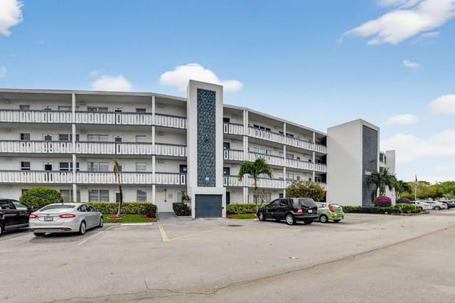2010 N Farnham N, Deerfield Beach FL 33442 - Deerfield Beach, FL - Photo 2