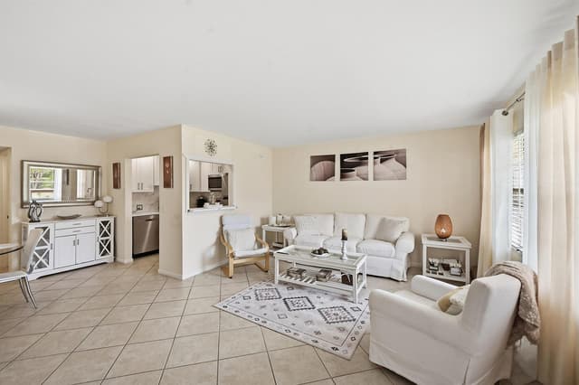 314 Brighton # H, Boca Raton FL 33434 - Boca Raton, FL - Photo 3