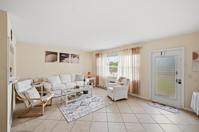 314 Brighton # H, Boca Raton FL 33434 - Boca Raton, FL - Photo 4