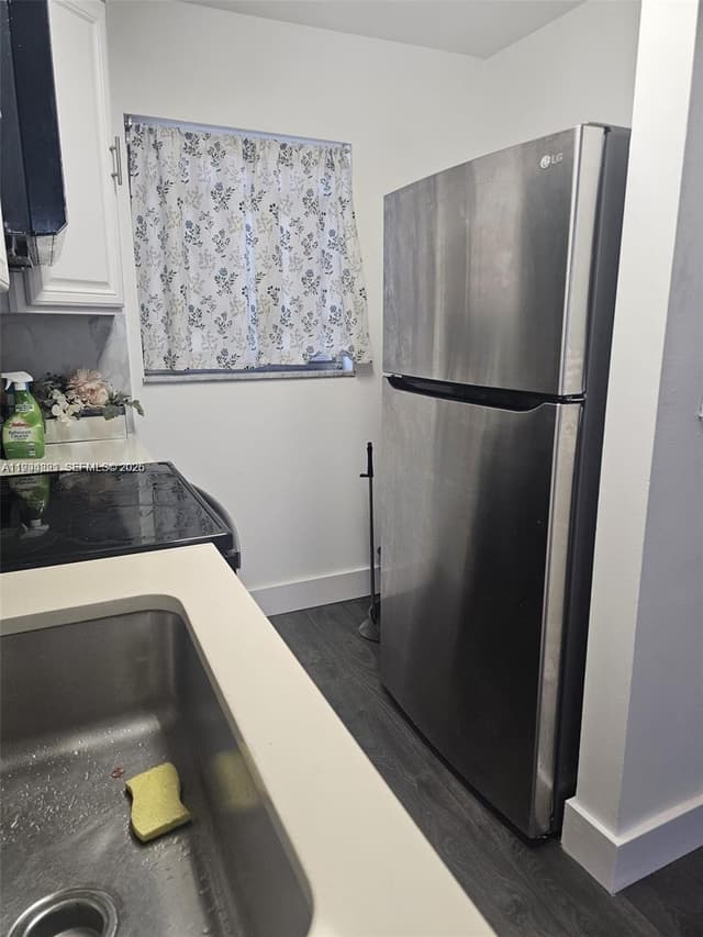 6055 W 19th # 209, Hialeah FL 33012 - Hialeah, FL - Photo 5