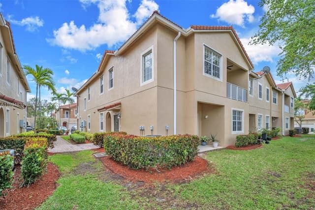 9075 Preston Pl # 9075, Tamarac FL 33321 - Tamarac, FL - Photo 2