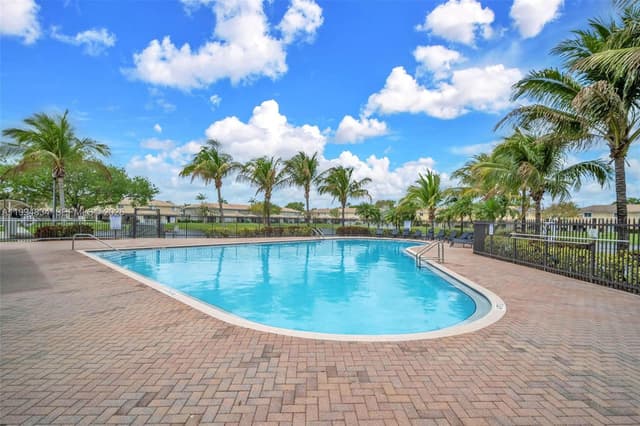 9075 Preston Pl # 9075, Tamarac FL 33321 - Tamarac, FL - Photo 5