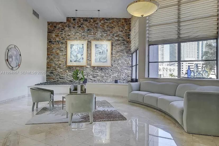 600 Parkview Dr # 222, Hallandale Beach FL 33009