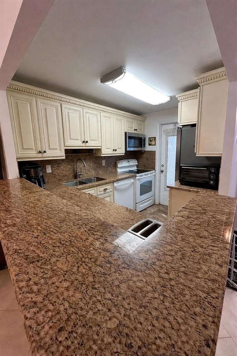 400 SE 10th Street # 202, Deerfield Beach FL 33441 - Deerfield Beach, FL - Photo 1