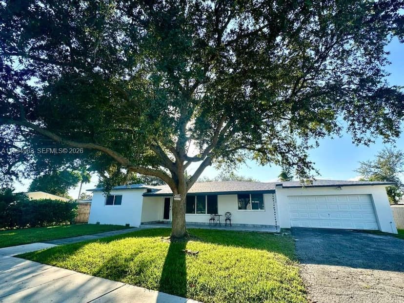 628 SW 6th Ave, Hallandale Beach FL 33009