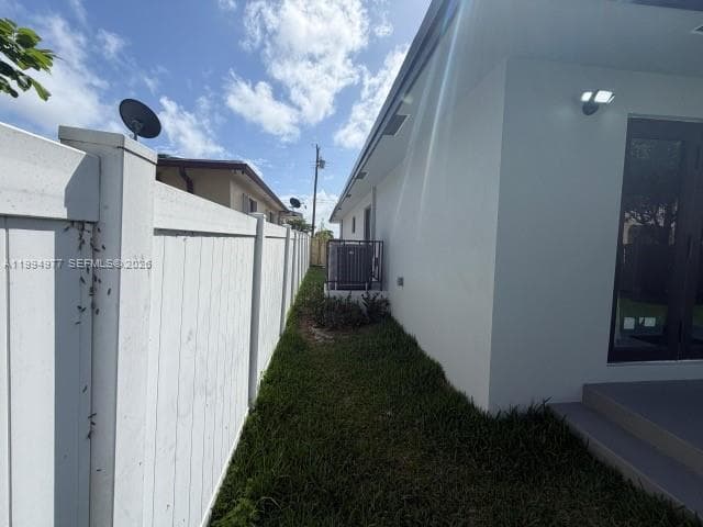 644 NW 6th Ct, Hallandale Beach FL 33009 - Hallandale Beach, FL - Photo 4