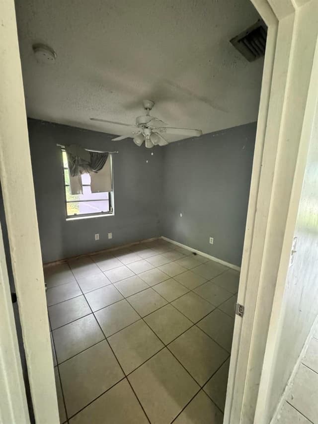 243 NE 39th Court, Deerfield Beach FL 33064 - Deerfield Beach, FL - Photo 2